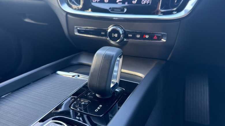 Volvo V60 2.0 B3P Momentum 5dr Auto [7 speed] Petrol Estate